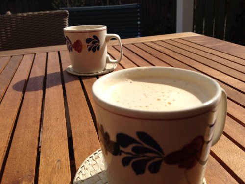 Tijd voor koffie, weer lekker buiten in de zon