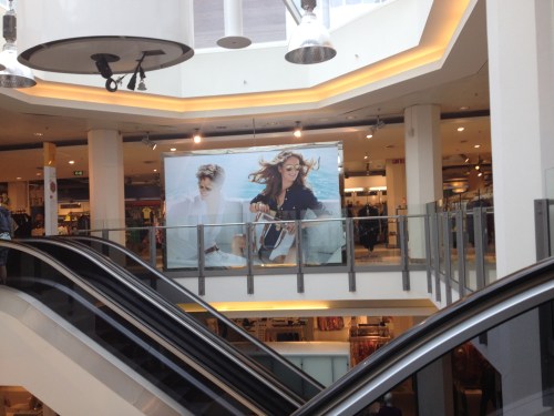 Parkeergarage in de Bijenkorf...de verleiding om te kopen is groot.