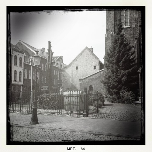 Weer spelen met lenzen en films...past bij dit stadsdeel.