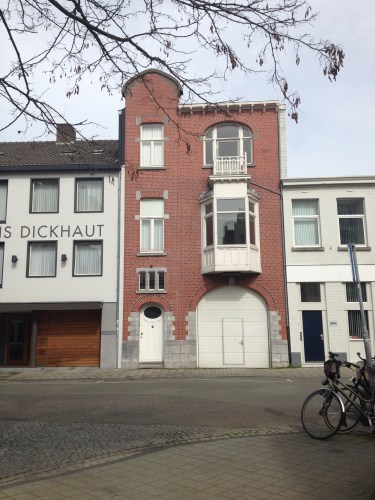 Opvallende panden zijn overal te vinden. Mooi Maastricht.
