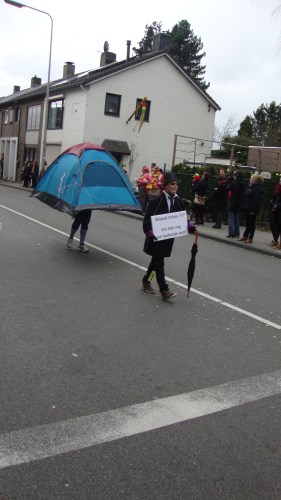 Deze man kent geen crisis, hij heeft een goedlopende tent