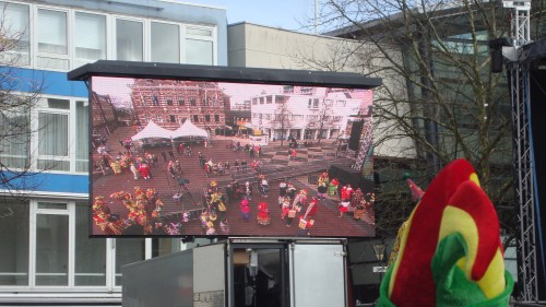 Het grote scherm geeft een duidelijk beeld van de markt