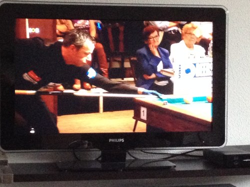 De rest van de dag is net zo saai als deze sport waar de man naar kijkt. Er lopen en paar mannen om een tafel en af en toe klikken er wat balletjes tegen elkaar. Gaaaaap! Nog even en ik zoek mijn bed weer op. Dag dag...tot morgen.