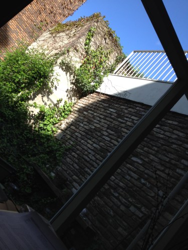 en de lucht blijft blauw..