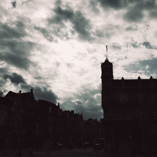 Het is een prachtig gebouw en met deze koninklijke lucht is het helemaal een plaatje