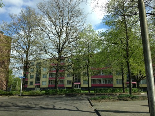 en hier, laatste ingang, derde verdieping rechts is het allemaal begonnen. Hier zijn onze kinderen geboren. Het waren 3 onvergetelijke jaren..:)