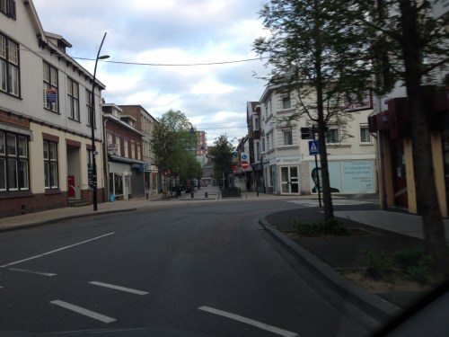 Kom op dorp,  hoogste tijd om wakker te worden.