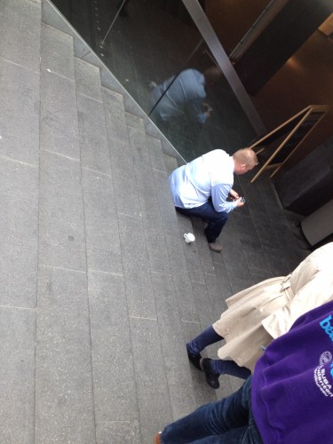 In je eentje wordt het er ook niet leuker op.