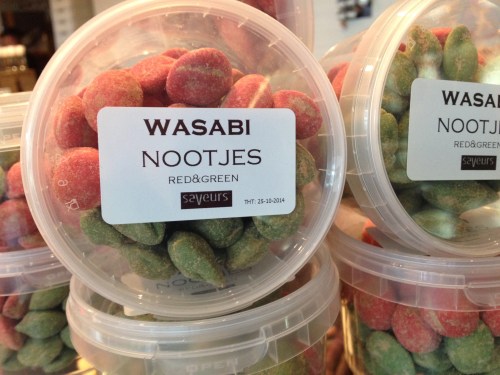 We eten zalm met pasta maar ik ben vergeten een foto te maken. De nootjes  zag ik wel.