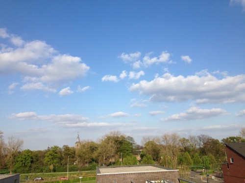 Ik klim de trap nog maar eens op voor een foto van de lucht boven Rolduc. Het was niet echt een fijne dag. gauw afsluiten dus ...Dag, dag, tot morgen