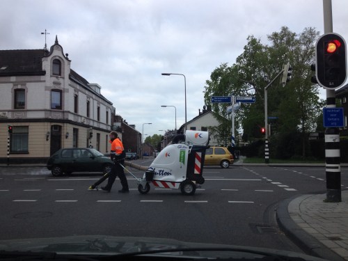Minder mooi, maar wel noodzakelijk. Bij ons geen poep op de stoep.