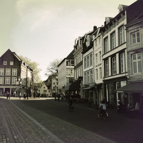 Te druk voor meer foto's op de werkplek dus komt het toestel pas weer te voorschijn als ik op weg ben naar huis.