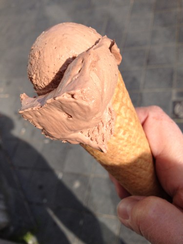 een bolletje chocolade. puur natuurlijk...wat anders is niet mogelijk.