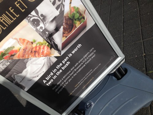 Op de hoek loop ik nog tegen dit bord aan...