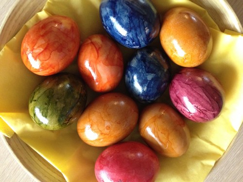 Als klap op de vuurpijl een schaal vol gekleurde eieren. Nog een drukke dag en we nemen het er van. Dag dag, tot morgen!