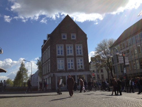 Op weg naar het station neem ik nog een paar foto's