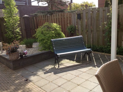 Nog even en dan staat het bankje in de zon...