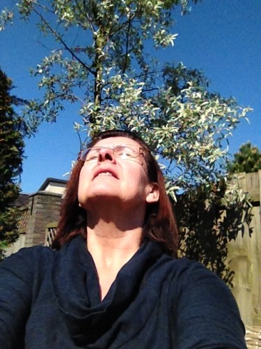 Thuis geef ik me even over aan de zon..