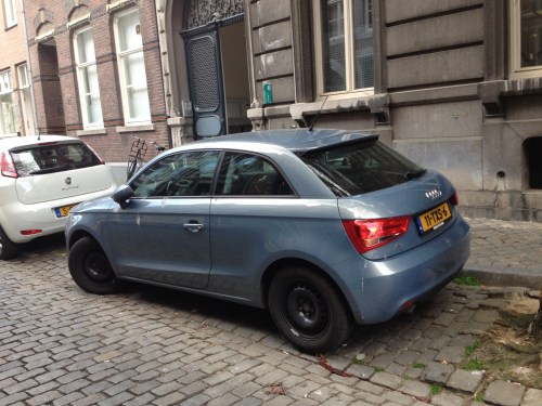 En nu op naar Aken,. wat ziet die auto er uit joh...smerige duiven