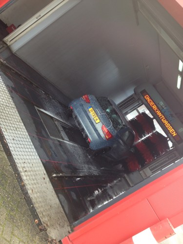 Eerst maar  naar de wasserette, die duiven hebben echt schijt aan alles