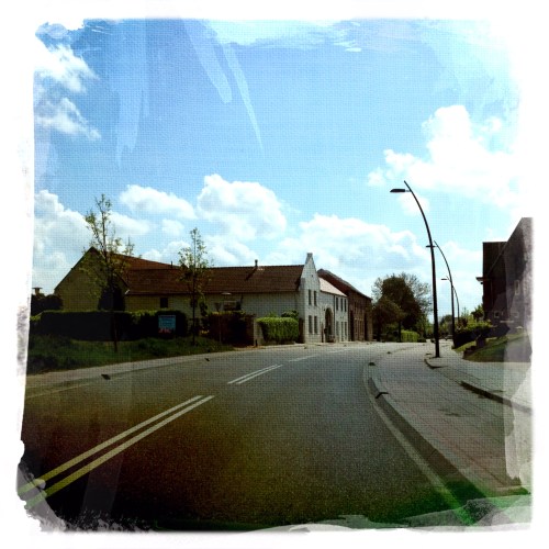 We komen door schattige dorpjes.