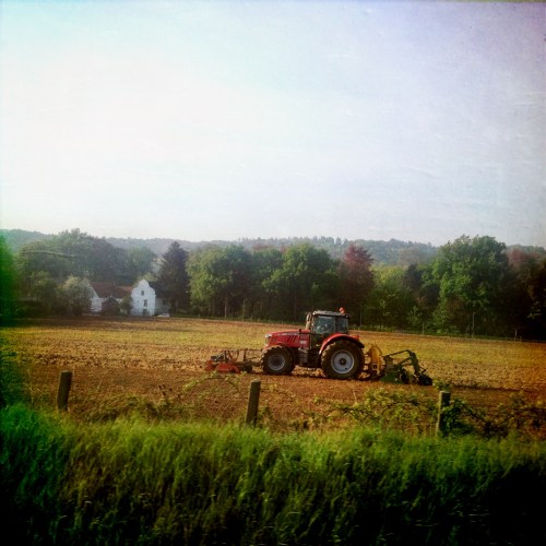 ..en de boer die ploegde voort