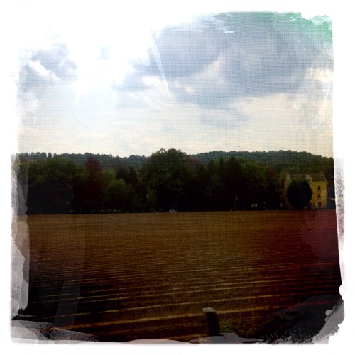 de boer is verdwenen, de akker ziet er strak uit.