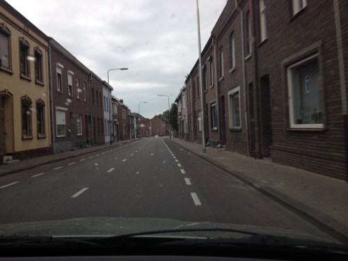 s' Avonds op weg naar vrienden is de rust in het dorp wedergekeerd. Mijn avond is nog lang niet afgelopen, maar deze plog wel. Dag gisteren, tot vanavond.