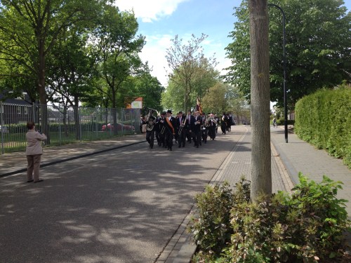 In de verte  hoor ik muziek...