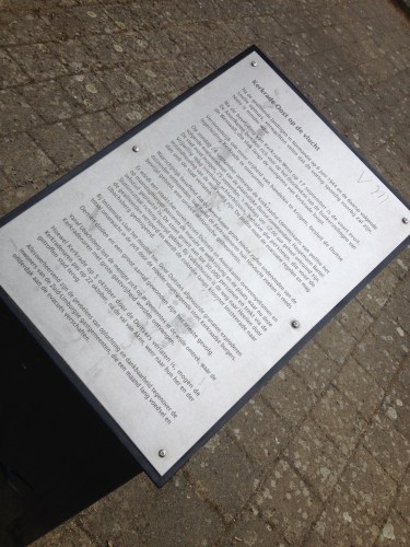 Voor het eerst valt me dit gedenkteken op...In die tijd waren mijn ouders nog niet getrouwd.