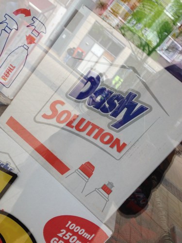 Volgens WendyAmelie is dit het beste schoonmaakmiddel aller tijden. Te koop bij de Wibra. wat een vreselijke winkel