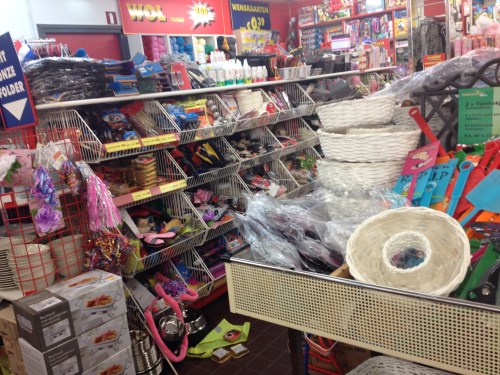 Veel te klein en propvol...aaaghhhh ik wil er uit!