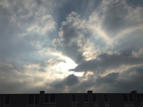 De zon doorbreekt uiteindelijk de saaiheid. Dag dag, tot morgen