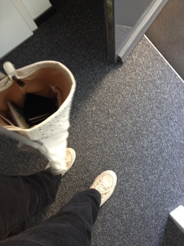 Schoenen aan en vertrekken.