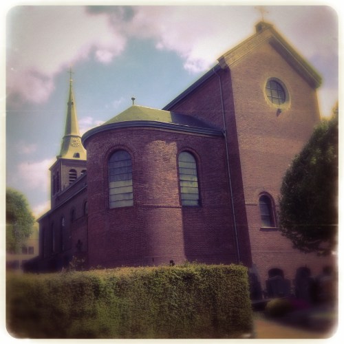 Ik bekijk de kerk van de andere kant.