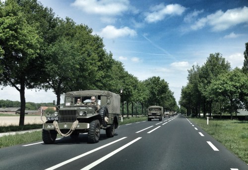 We kwamen oude auto's tegen.