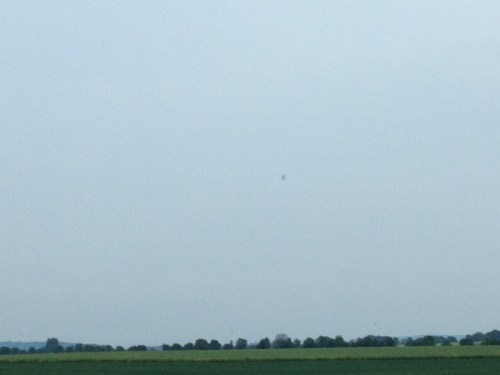 Thuis hangt ook iets in de lucht. Je moet wel goed kijken om het te zien.