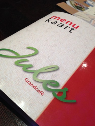 We sluiten de dag af  bij Jules. Ze zoeken een nieuwe kok, Dringend nodig volgens mij.