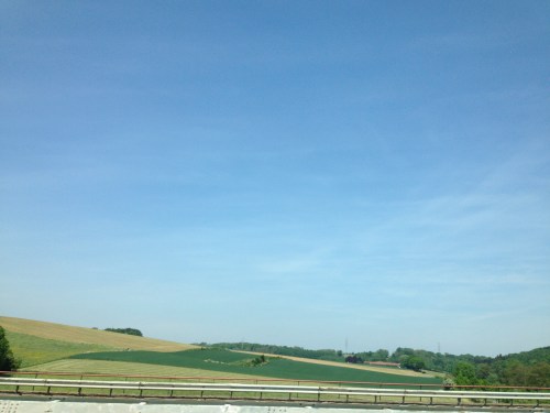 Vanuit de auto lijken de heuvels ineens erg vlak.