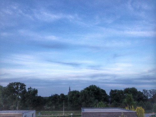 De zon is alweer bijna vertrokken. Dag dag, tot morgen.