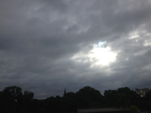 De zon wil wel, maar kan niet