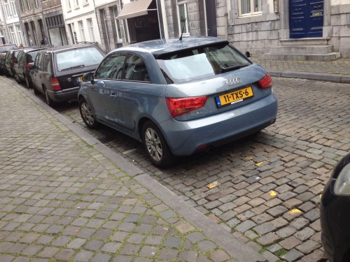 Zo, die staat weer op zijn plek. Inparkeren niet mijn sterkste punt