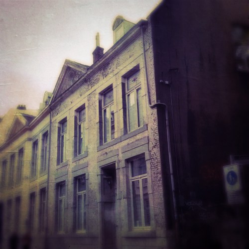 Kleine gracht in al haar pracht. Ik word nog poetisch op mijn oude dag