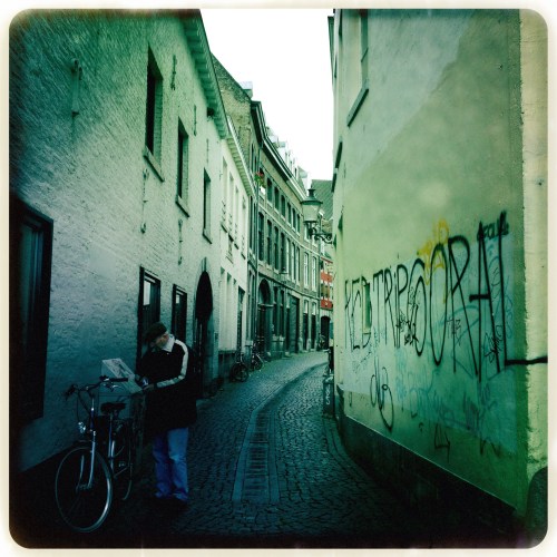 Zo'n bewolkte ochtend kleurt de stad met een ander licht.