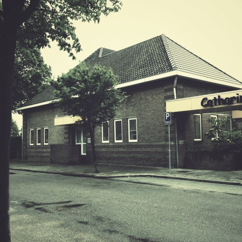 De oude jongensschool doet al sinds jaren dienst als gemeenschapshuis.