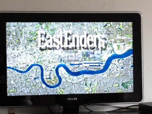 De rest van de middag bekijk ik de afleveringen van EastEnders van de afgelopen week.