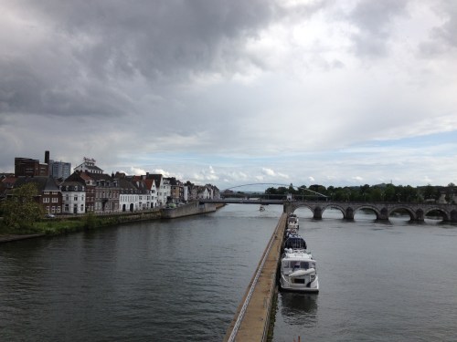 en toch, steeds weer dat kleine  streepje blauw. Hoop doet leven.