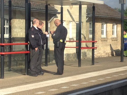 De controle mannetjes nemen het er van.