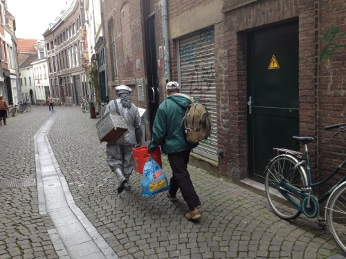 Wat zij hier zoeken weet ik  niet.