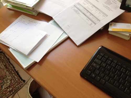 Hup hup, aan de slag, stapels wegwerken